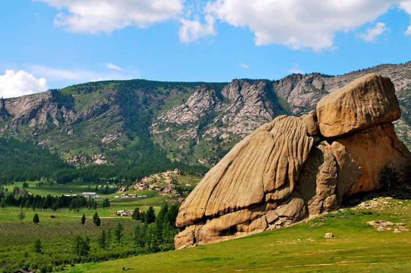 TERELJ NATIONAL PARK & CHINGGIS KHAAN EQUESTRIAN STATUE